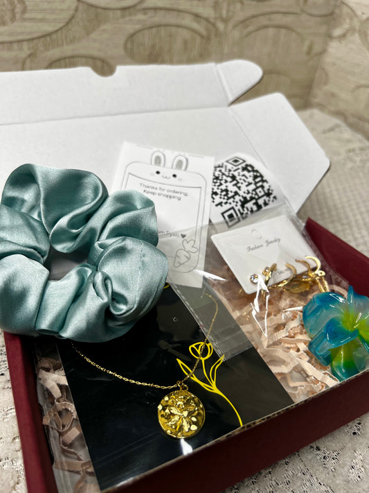 Bloom Luxe Set (With Free Scrunchie & Claw Clip)
